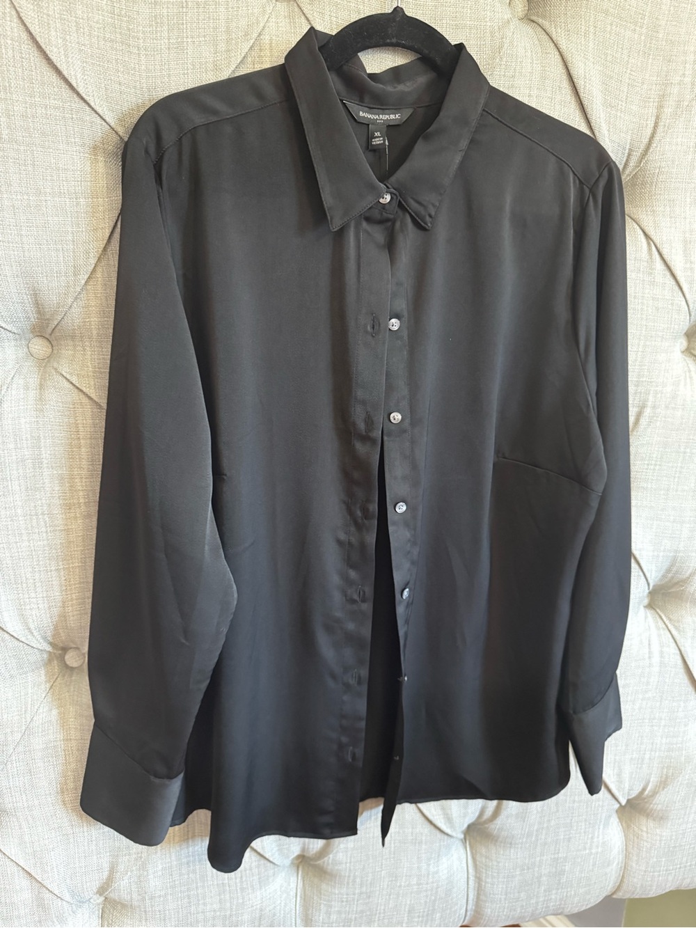 Banana Republic Women’s Black Button-Up Shirt